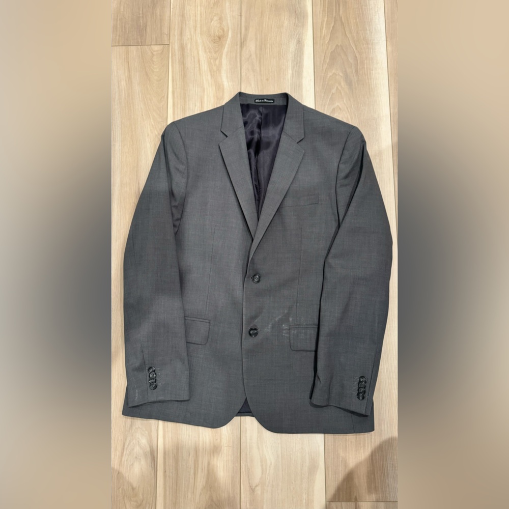 H&M Suit Jacket
Blazer
Sz 40
Gray